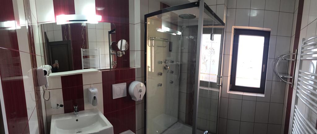 Pensiunea Royal Spa Piatra Neamţ Værelse billede
